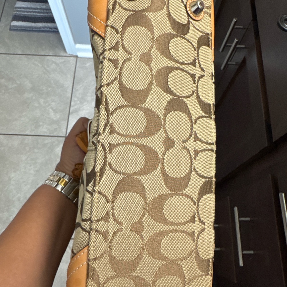 SOLD!!!!!!!!!π΄Coach Brown and Tan Signature Shoulder Bag - Picture 2 of 7